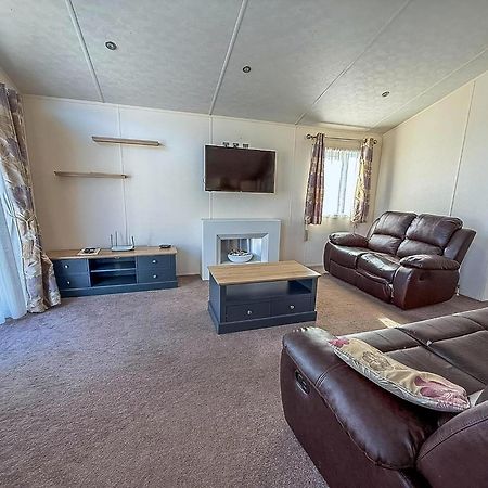 Luxury Lodge At Suffolk Sands Holiday Park Ref 45009Mv フェリックストウ エクステリア 写真
