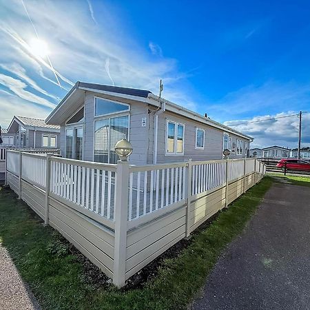 Luxury Lodge At Suffolk Sands Holiday Park Ref 45009Mv フェリックストウ エクステリア 写真