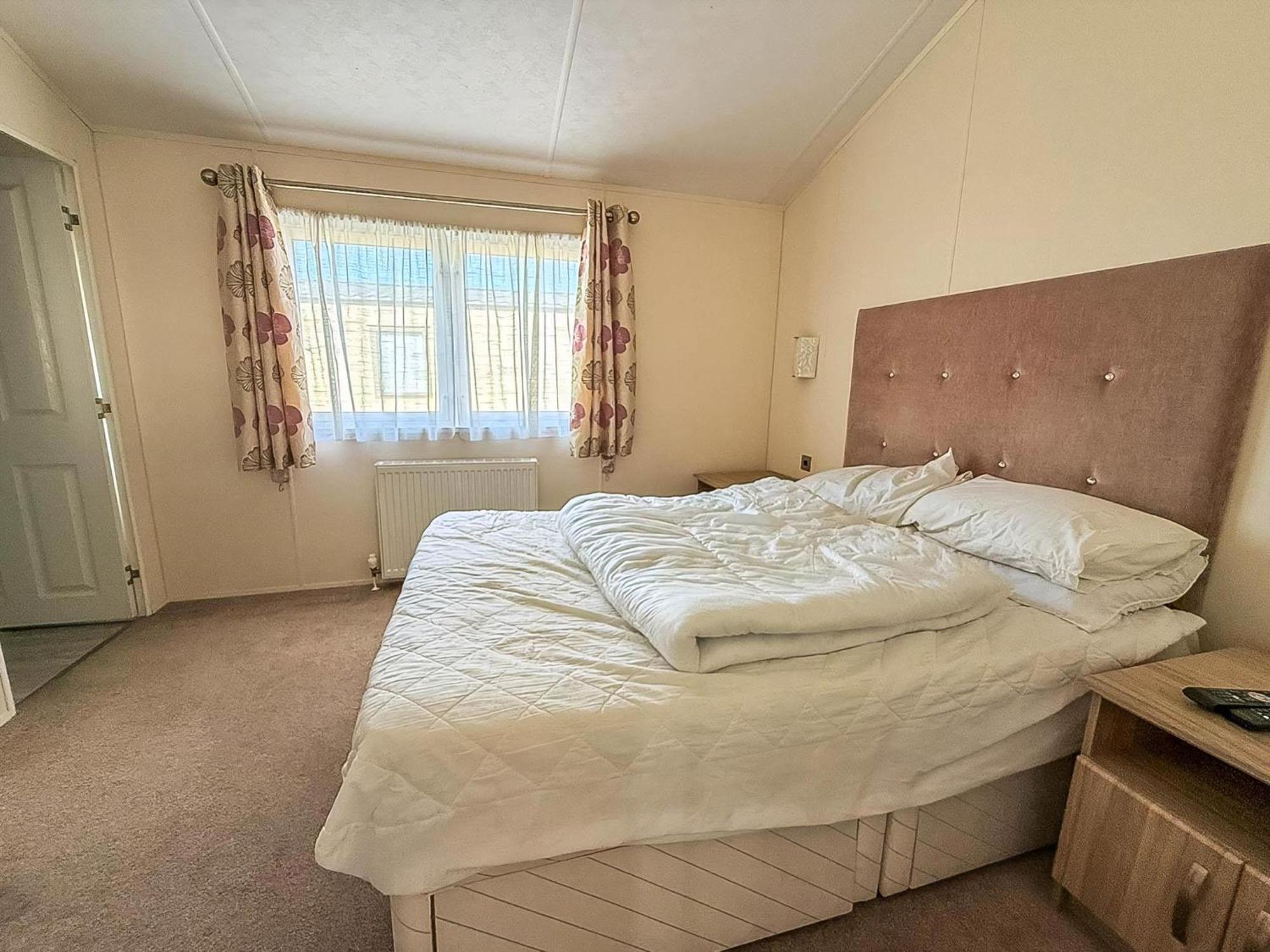Luxury Lodge At Suffolk Sands Holiday Park Ref 45009Mv フェリックストウ エクステリア 写真